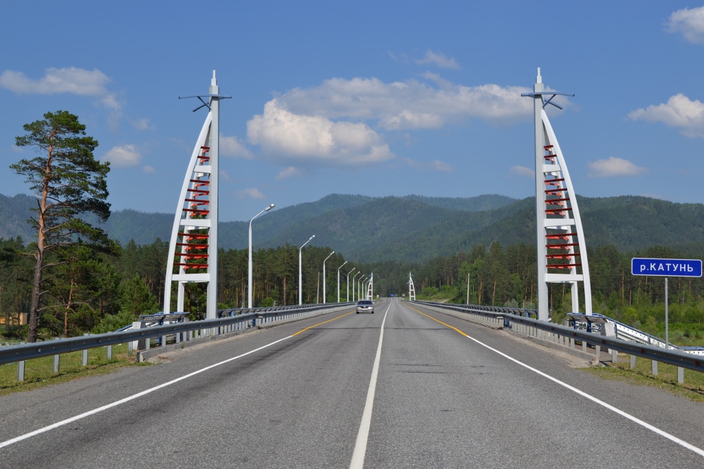 Системы обеспечения транспортной безопасности установили на мосту через Катунь