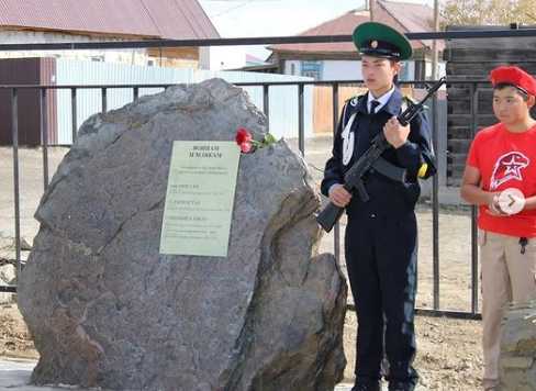 Памятник воинам-интернационалистам открыли в Кош-Агаче