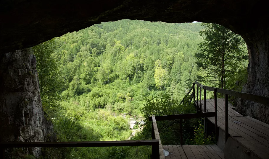 Денисова пещера в списке «7 самых впечатляющих пещер в России»