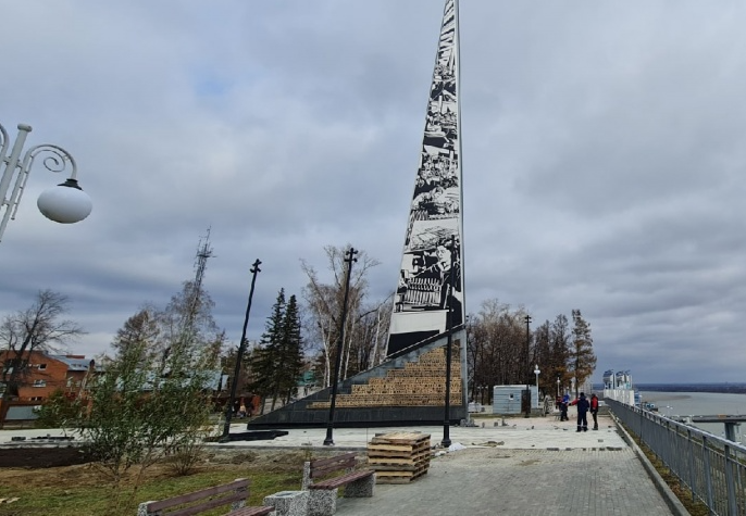 Открытие стелы "Барнаул - город трудовой славы"