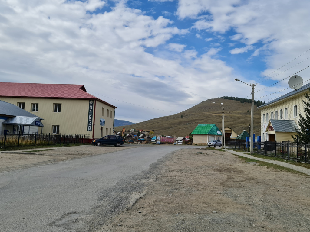 В Усть-Кане открыли смотровую площадку и зону отдыха на горе Каскактуу (Николка)
