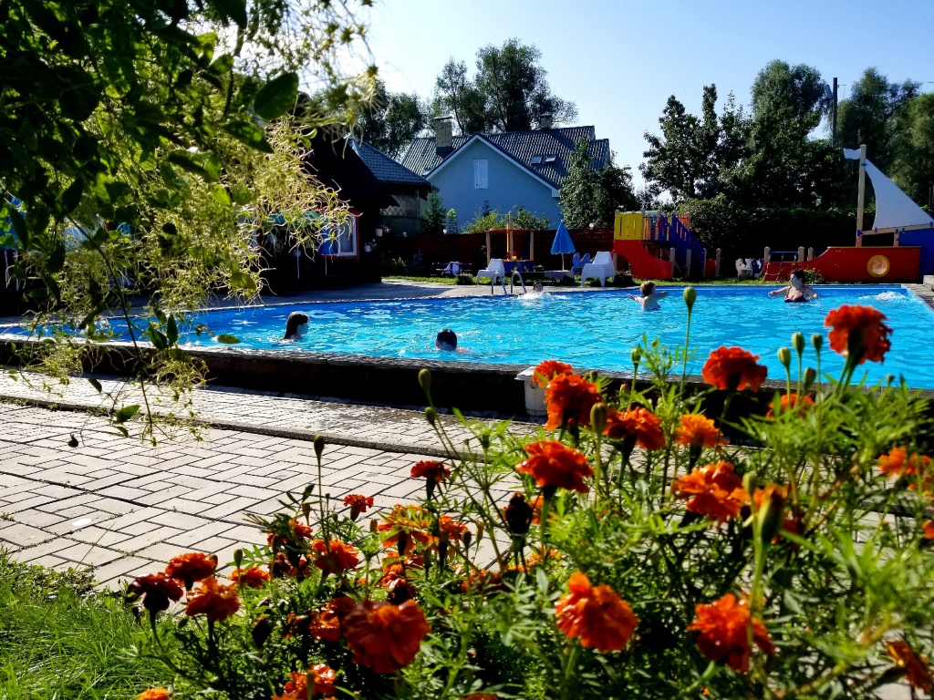 Тёплый бассейн на турбазе в Горном Алтае.jpg